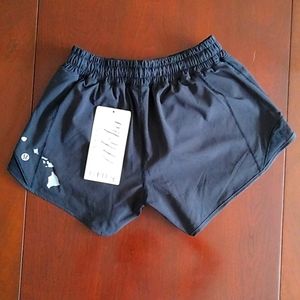 NWT - Lululemon ALOHA Hotty Hot LR Short 4" Lined